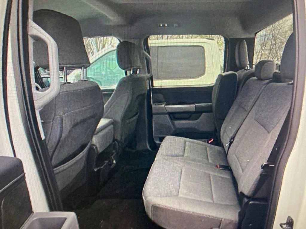 Used 2025 Oxford White Ford XLT image 4