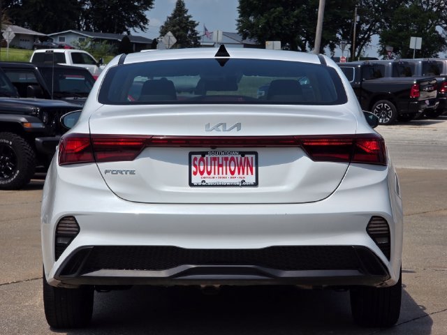 Used 2024 Snow White Pearl Kia LXS image 6