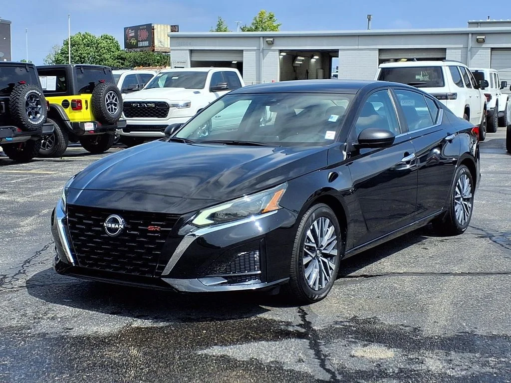 Certified 2025 Nissan Altima SV with VIN 1N4BL4DV2SN351680 for sale in Kansas City