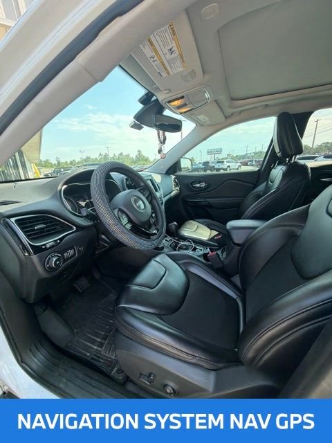 Used 2020 White Jeep Latitude Plus image 5