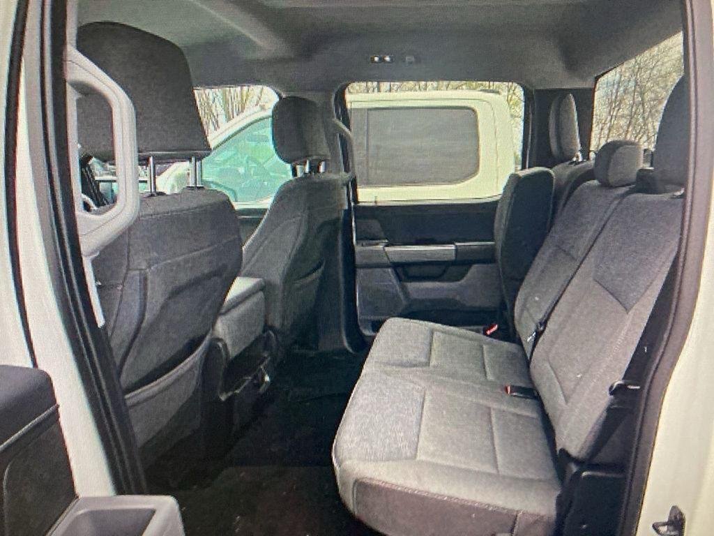 Used 2025 Oxford White Ford XLT image 4
