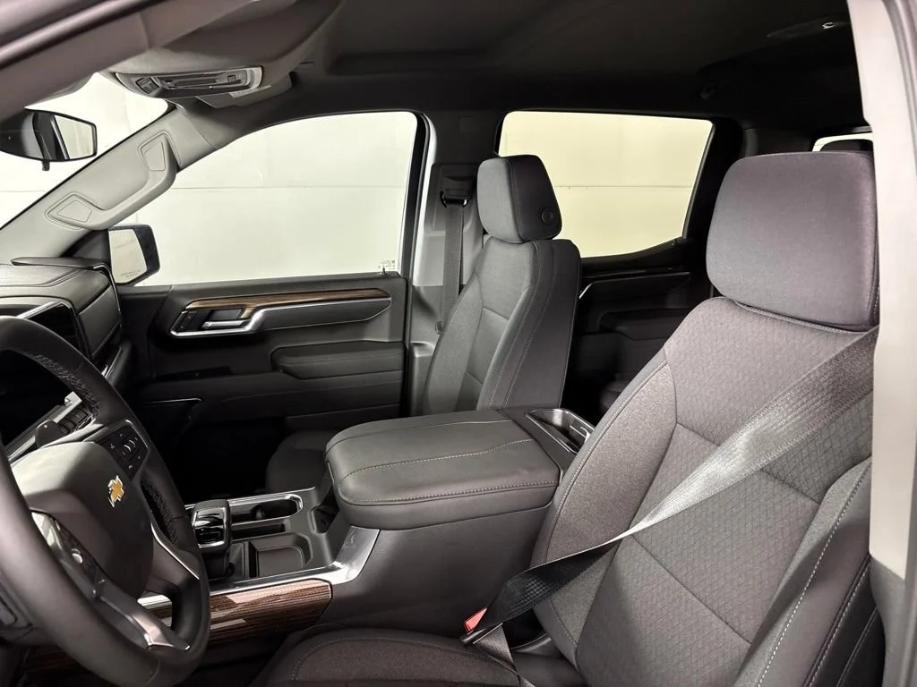 New 2026 Black Chevrolet LT image 30