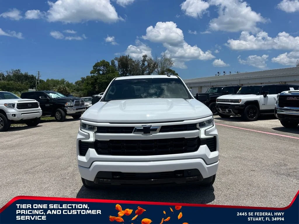 Used 2024 Summit White Chevrolet RST image 3