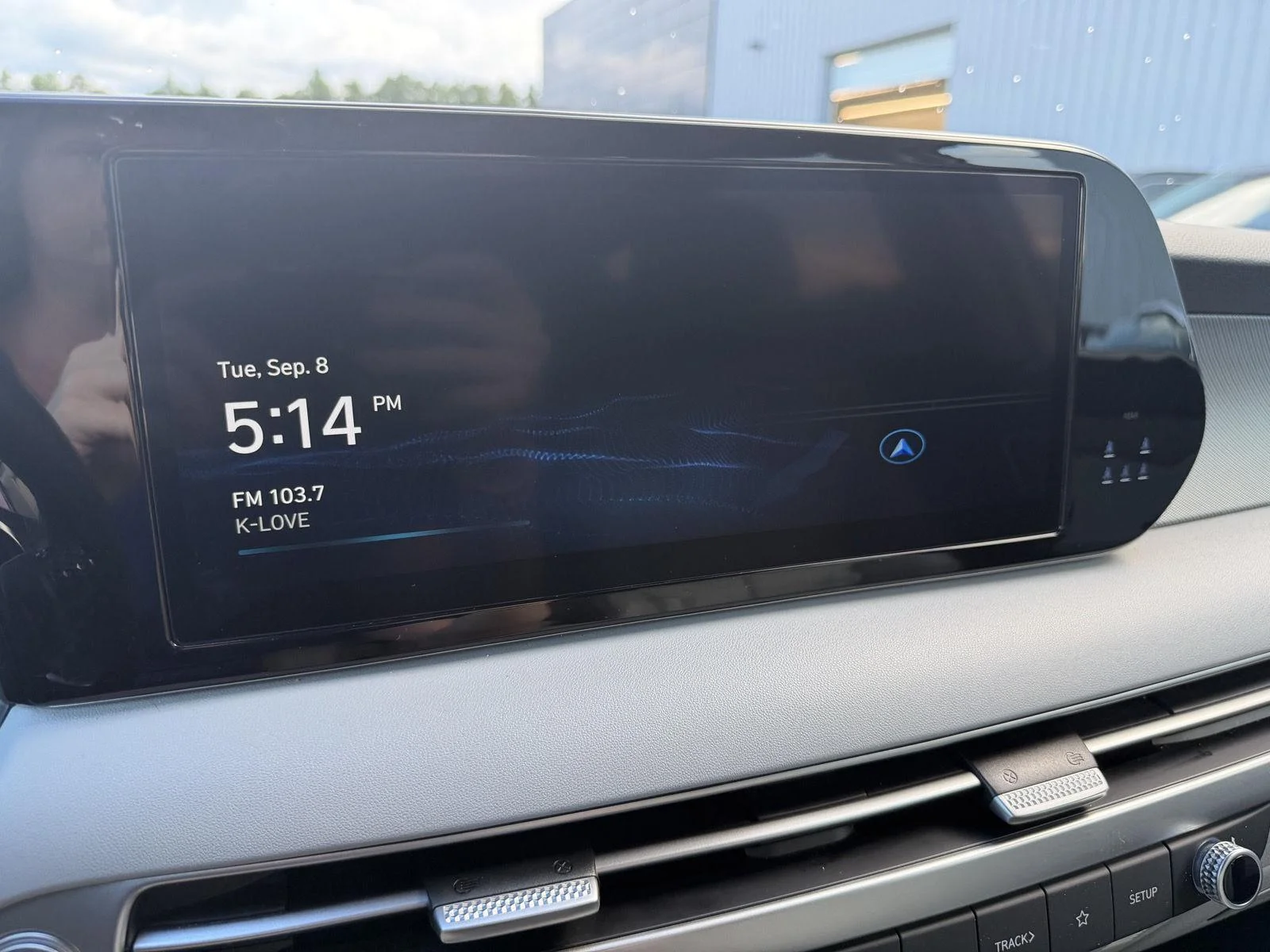Used 2025 Hyper White Hyundai SEL image 11