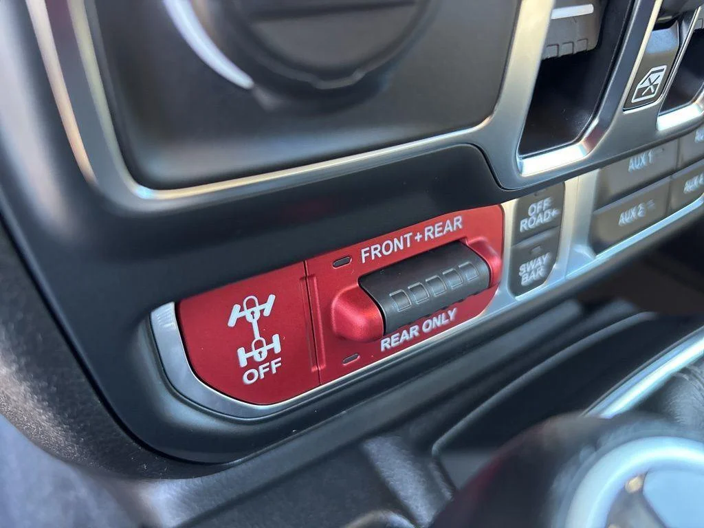 Used 2025  Jeep Rubicon image 29