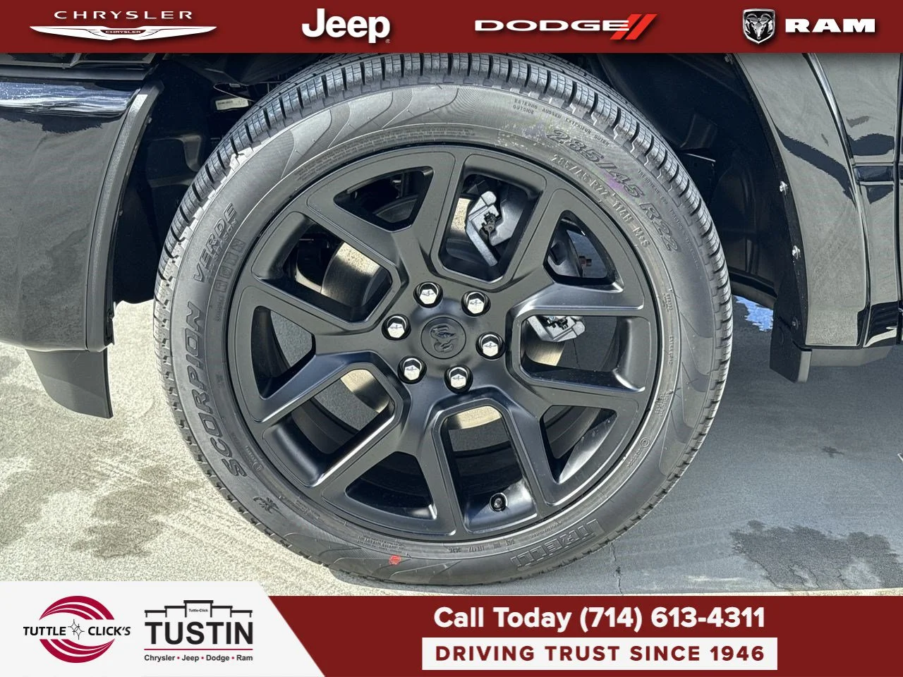 New 2027 Diamond Black Crystal Pearl-Coat Exterior Paint RAM Laramie image 17