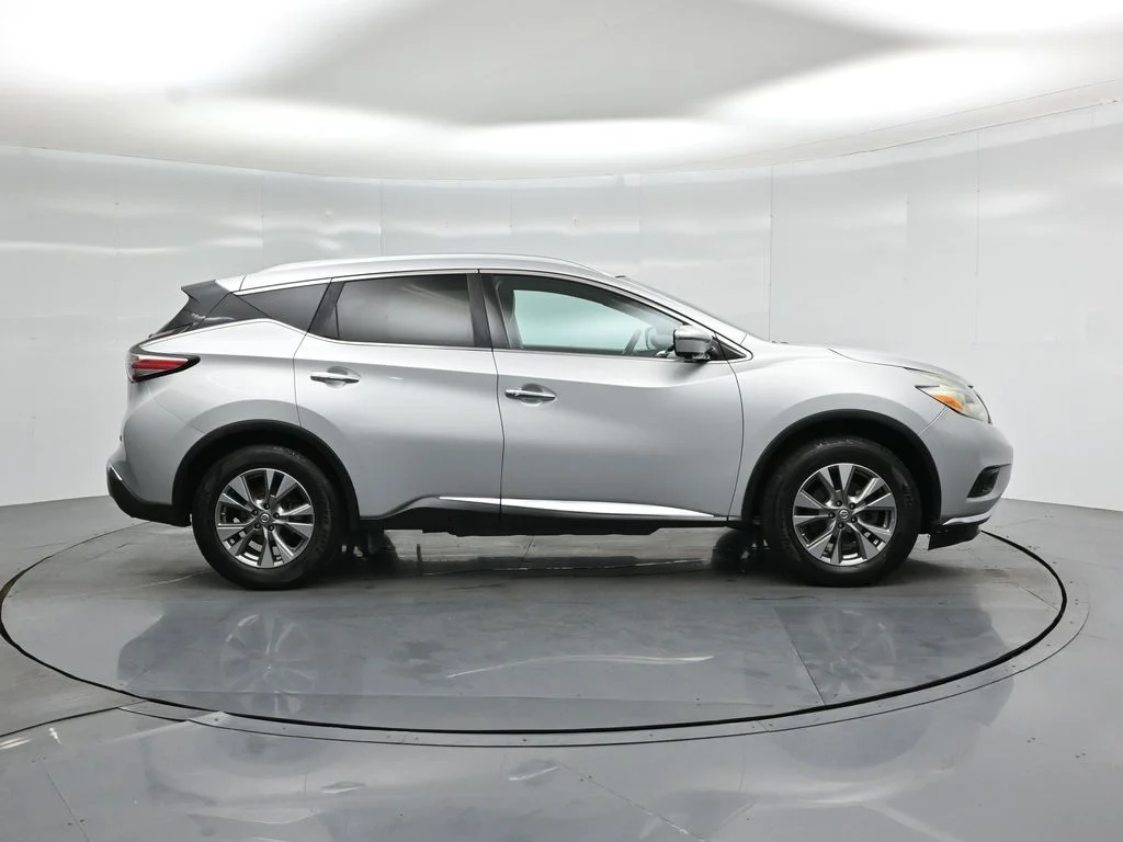 Used 2016 Silver Nissan SL image 22