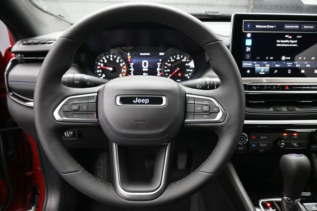 New 2026 Red Hot Pearlcoat Jeep Latitude image 9