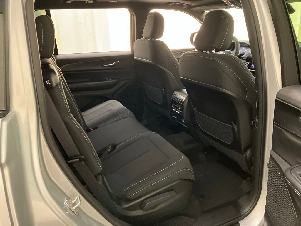 New 2026 Silver Zynith Exterior Paint Jeep Laredo X image 18