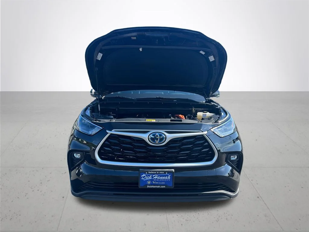 Used 2022 Black Toyota XLE image 4