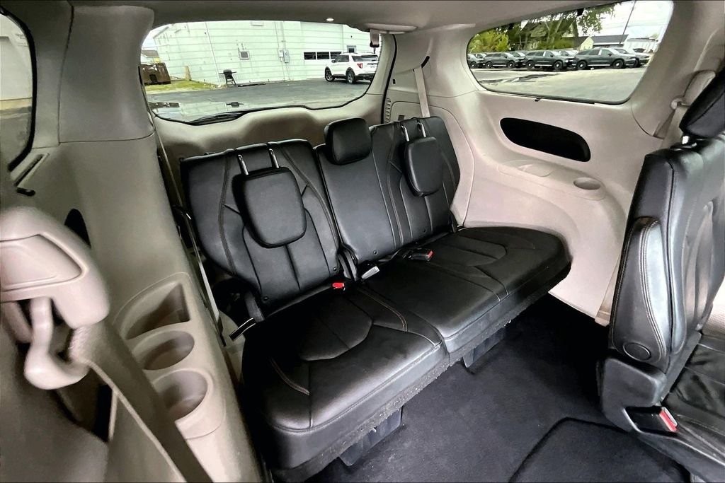 Used 2020 Billet Silver Metallic Clearcoat Chrysler Touring L image 23