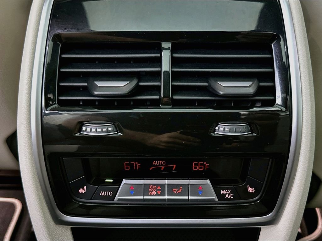 Used 2023 Gray BMW M60i image 26