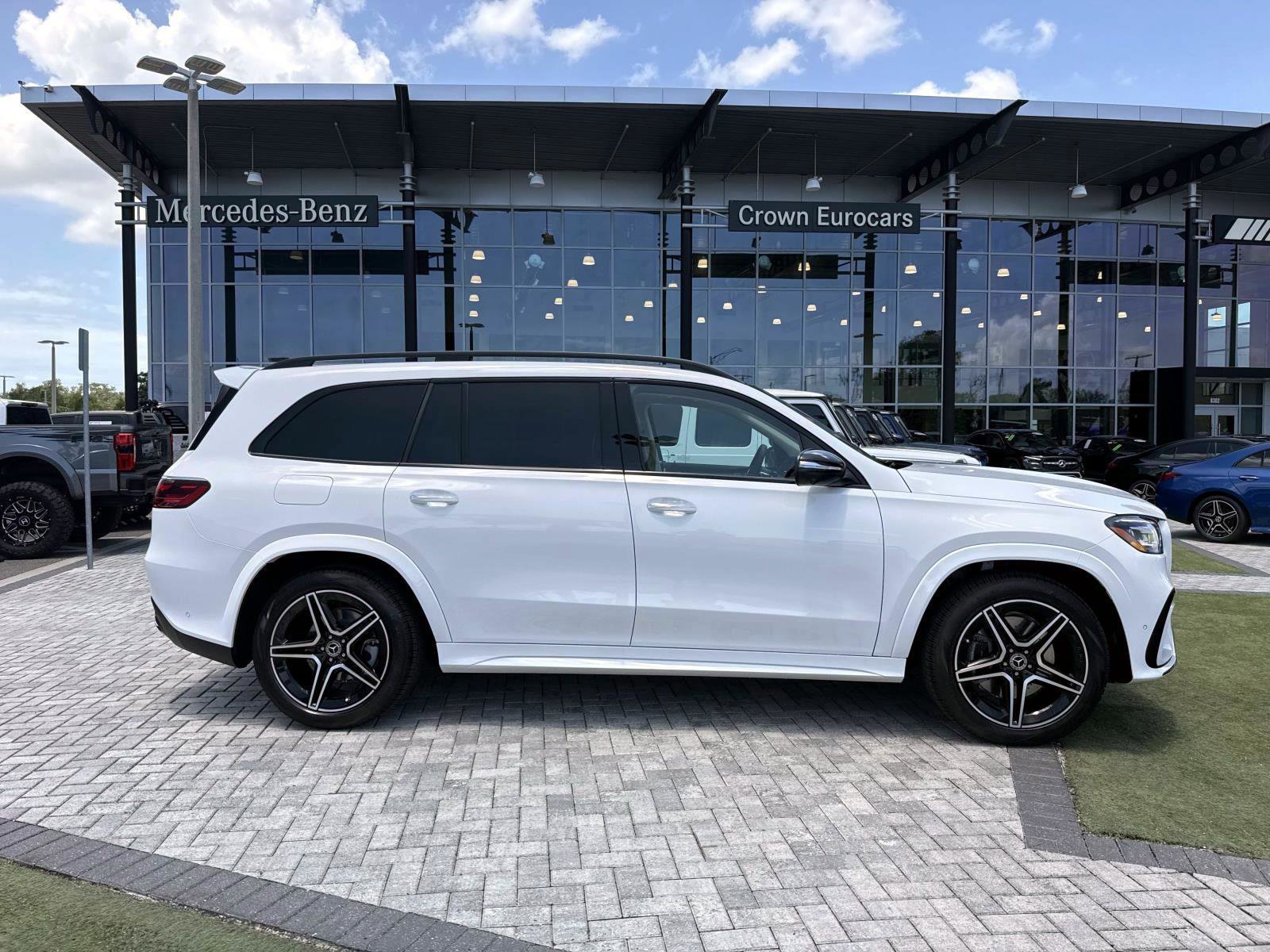 New 2026 Polar White Mercedes-Benz 450 4MATIC® SUV image 6