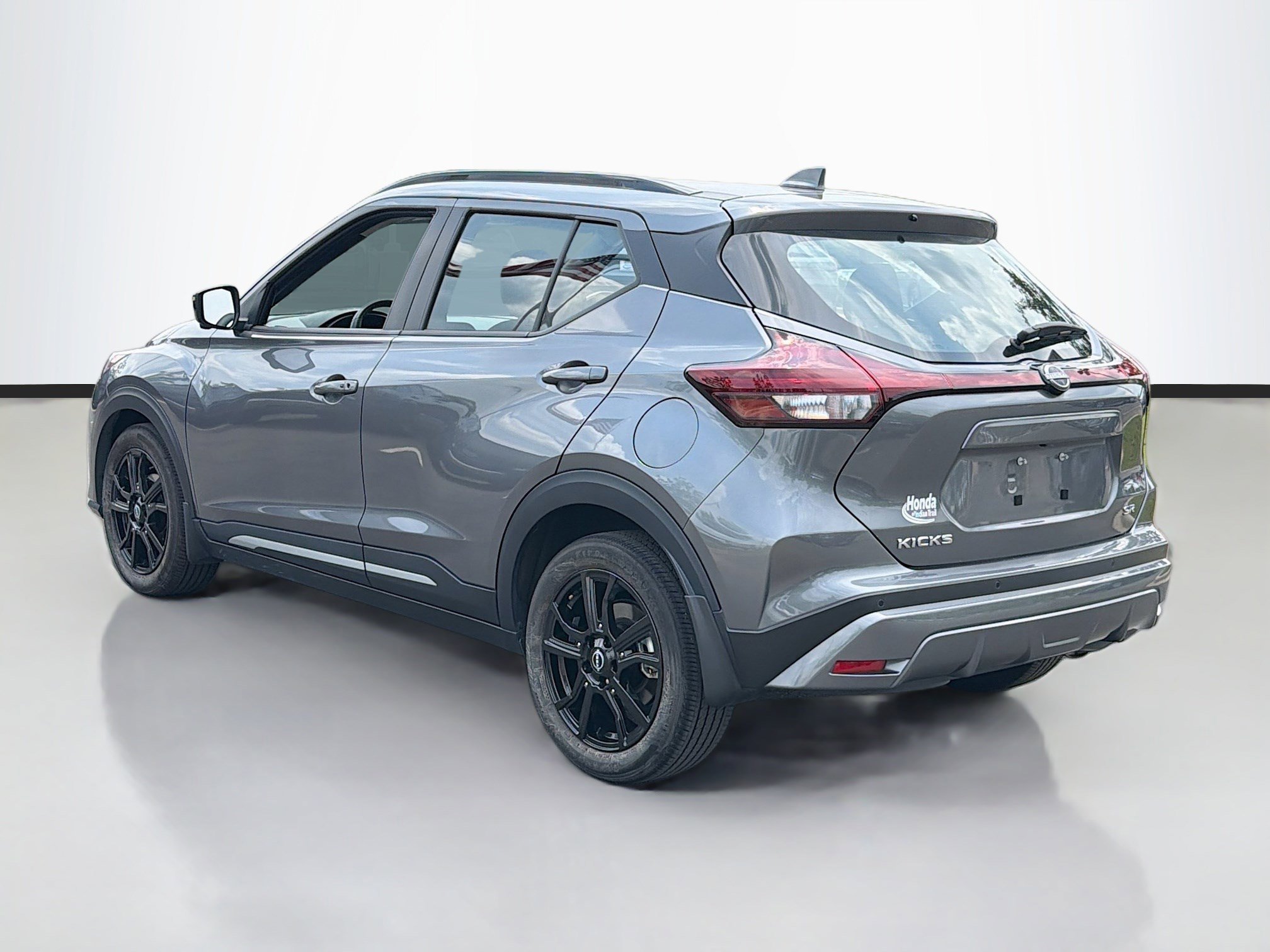 Used 2023 Gun Metallic Nissan SR image 7