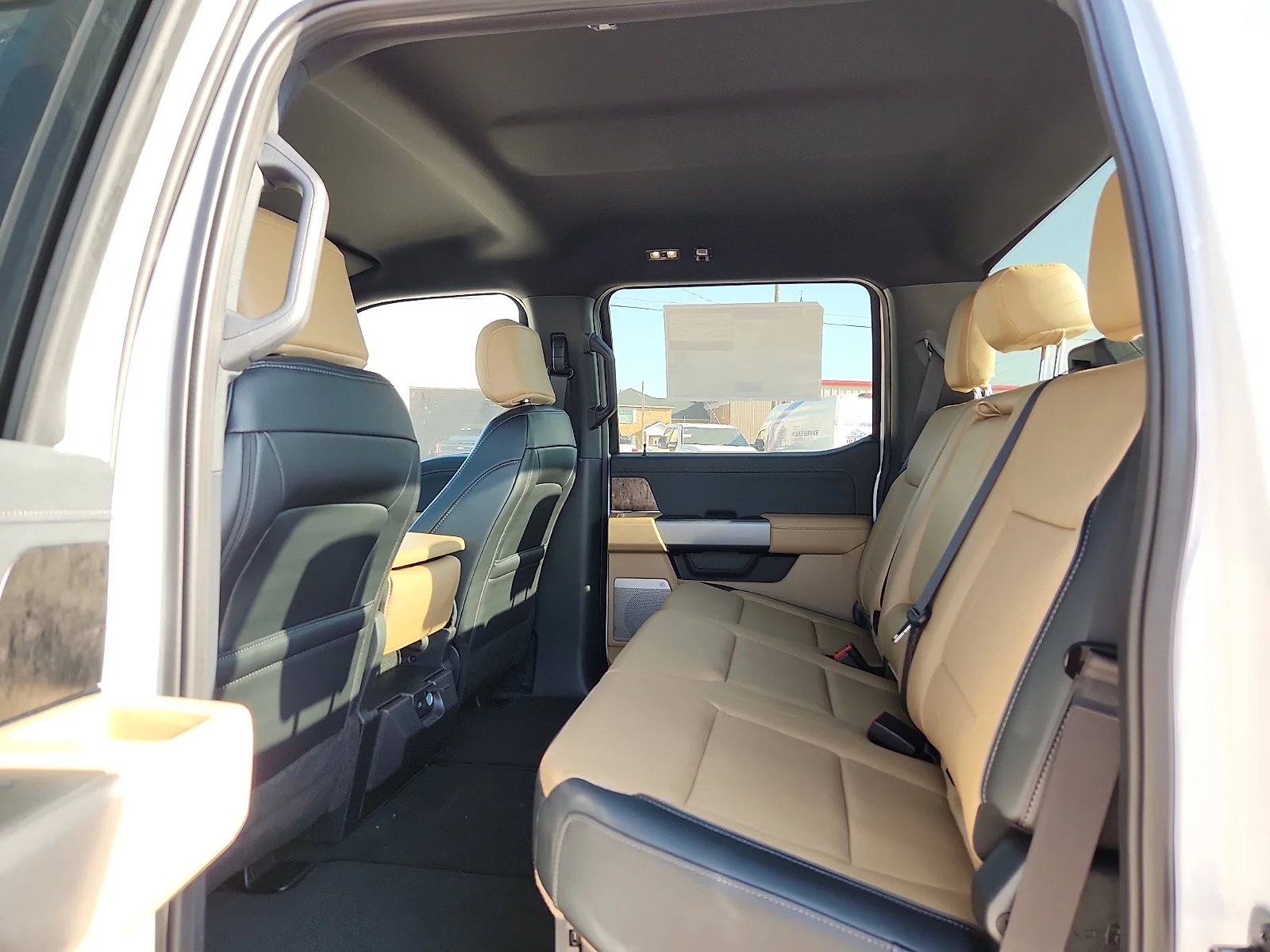 New 2026 Oxford White Ford Lariat image 18