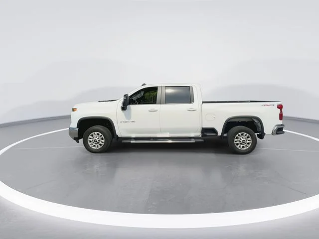 Used 2025 White Chevrolet LT image 6