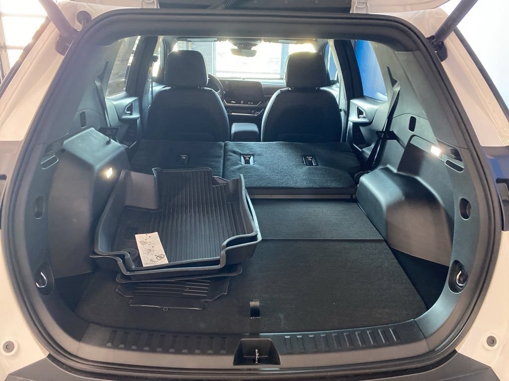 New 2026 Summit White Chevrolet LT image 21