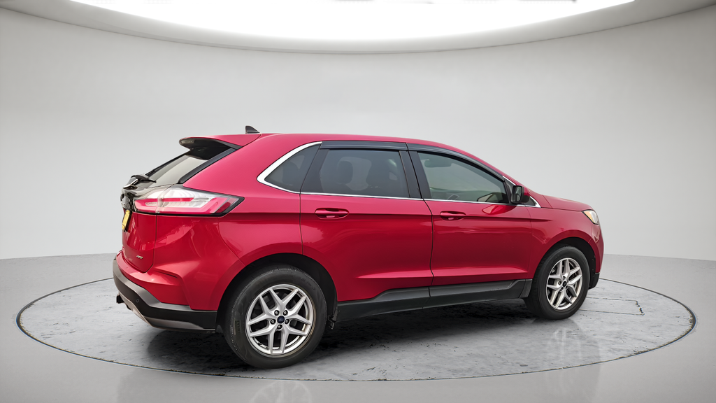 Used 2021 Red Ford SEL image 4
