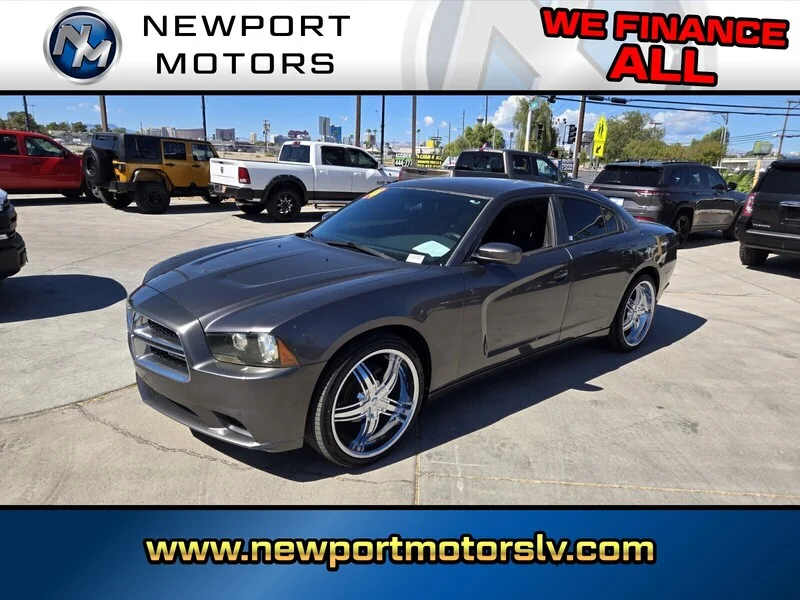 Used 2014 Gray Dodge SE image 1