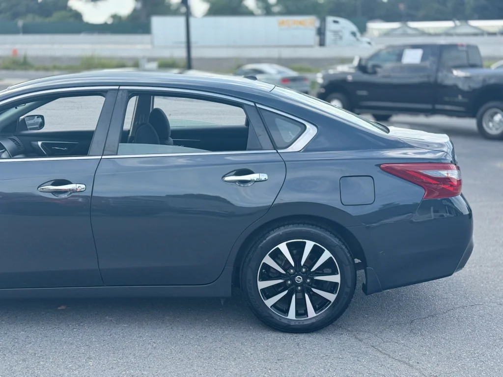 Used 2018 Storm Blue Nissan 2.5 SV image 12