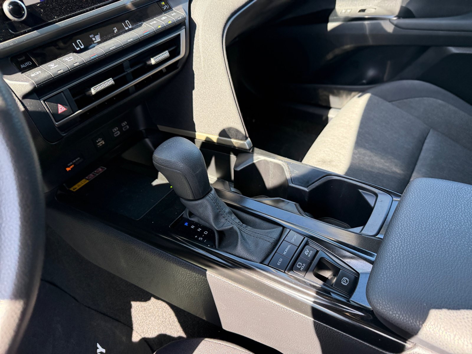 Used 2025 Ice Toyota LE image 13