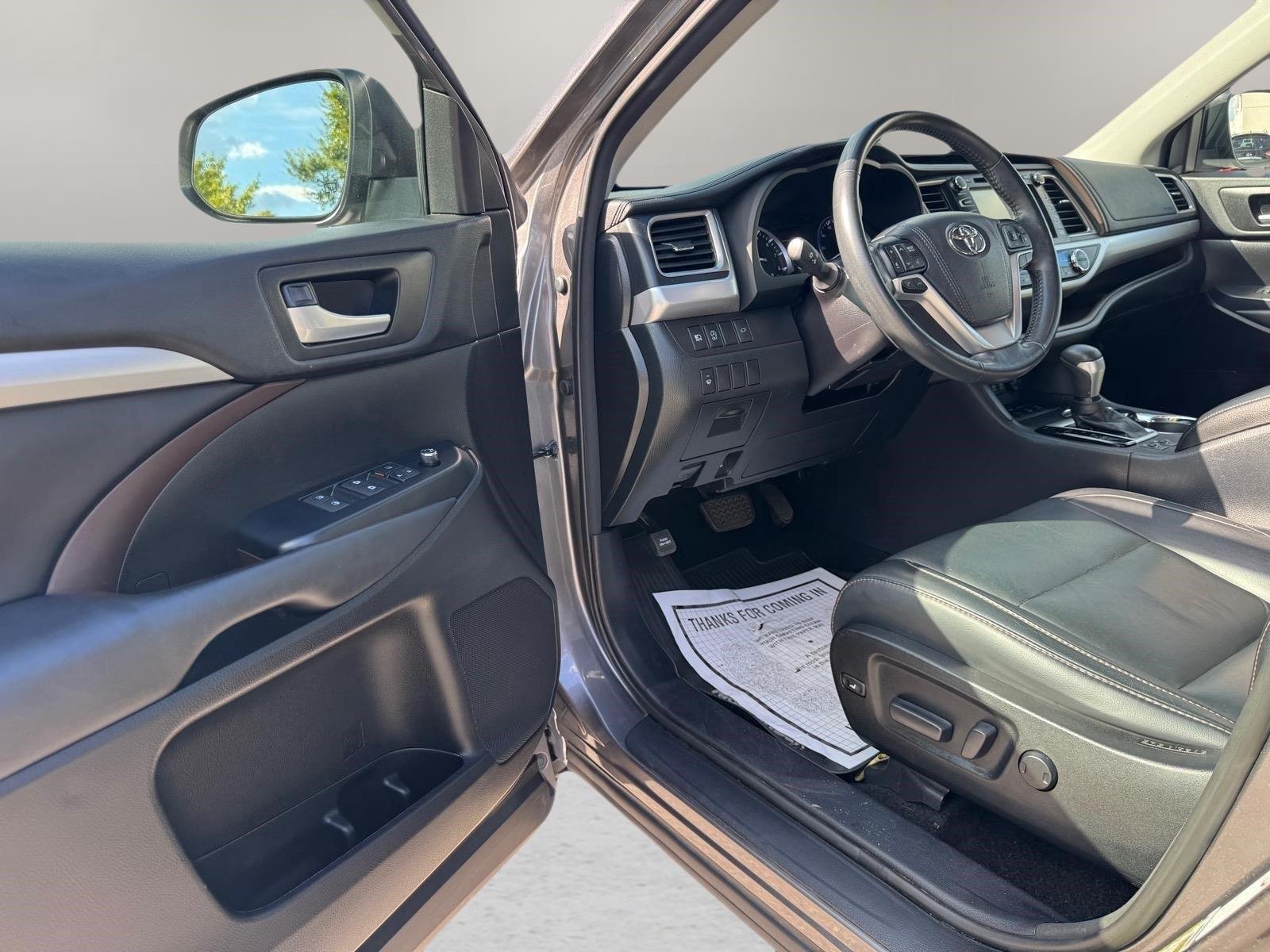 Used 2018 Predawn Gray Mica Toyota XLE image 17