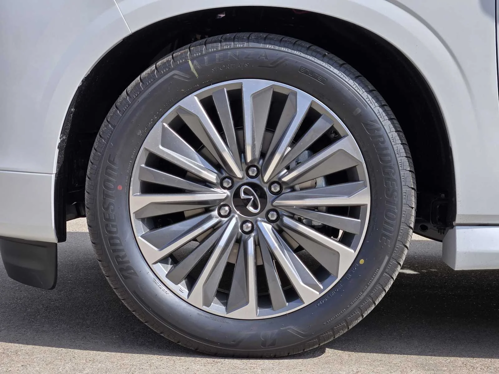 New 2026 RADIANT WHITE INFINITI Luxe 2WD image 7