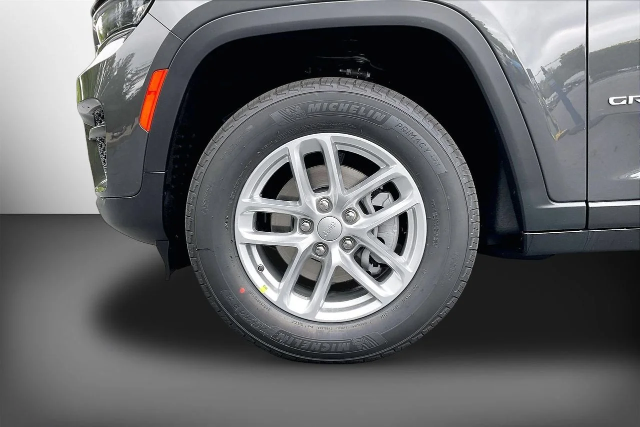 New 2026 Baltic Gray Metallic Clearcoat Jeep Laredo X image 27
