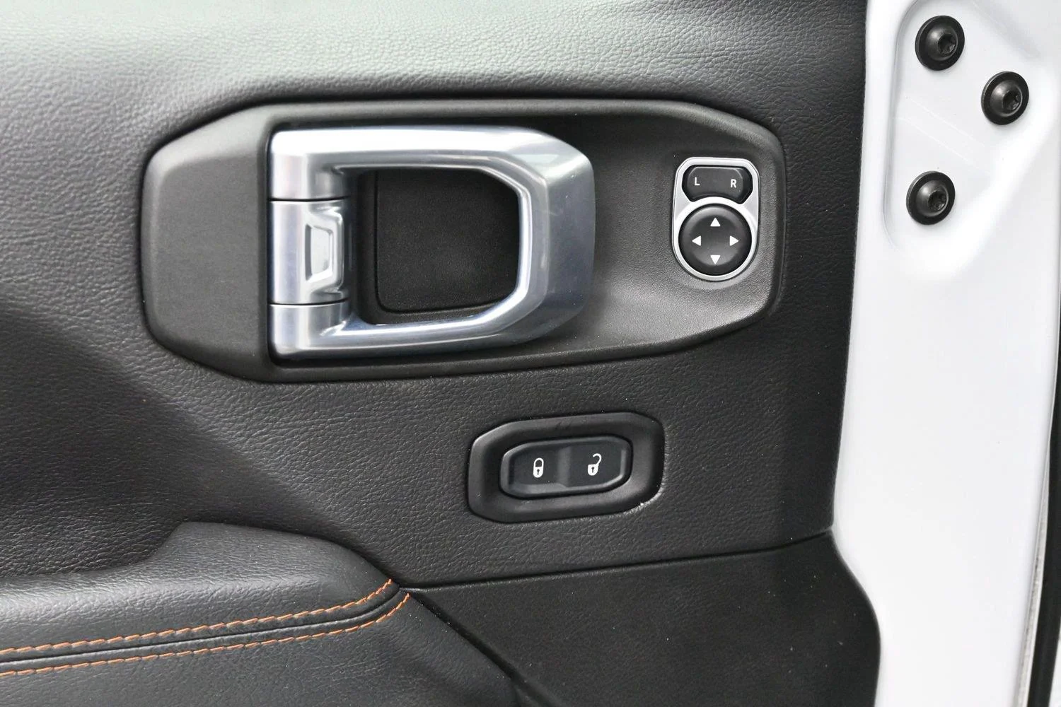 Used 2022 Bright White Clearcoat Jeep Mojave image 10