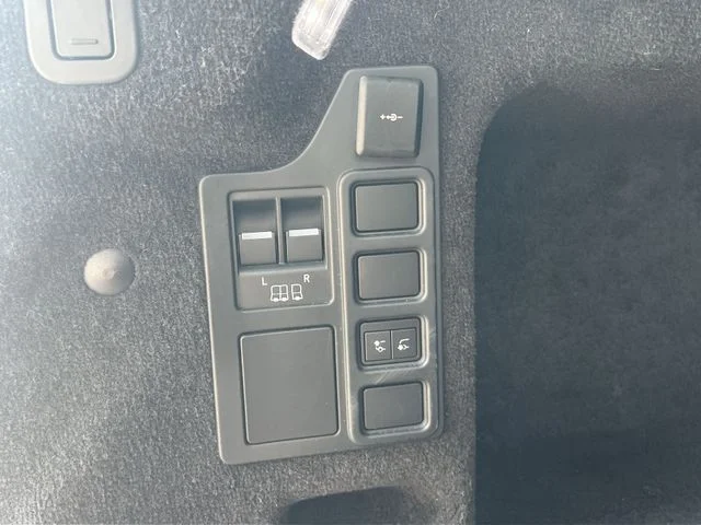 Used 2024 Black Land Rover S image 42
