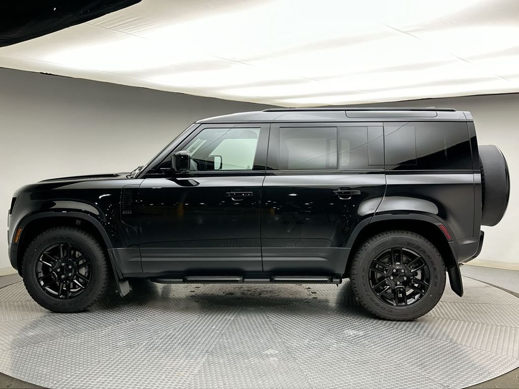 New 2026 Santorini Black Metallic Land Rover S image 10