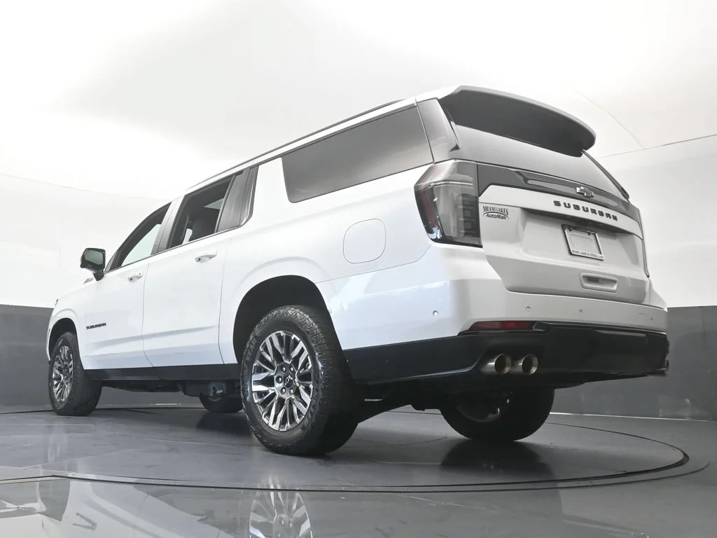 Used 2025 Iridescent Pearl Tricoat Chevrolet Z71 image 68