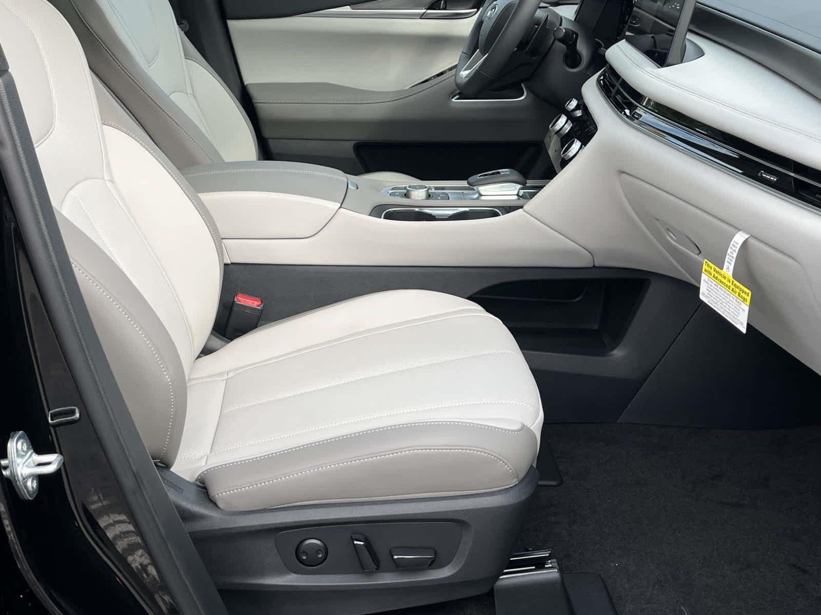 New 2027 Mineral Black INFINITI LUXE image 24