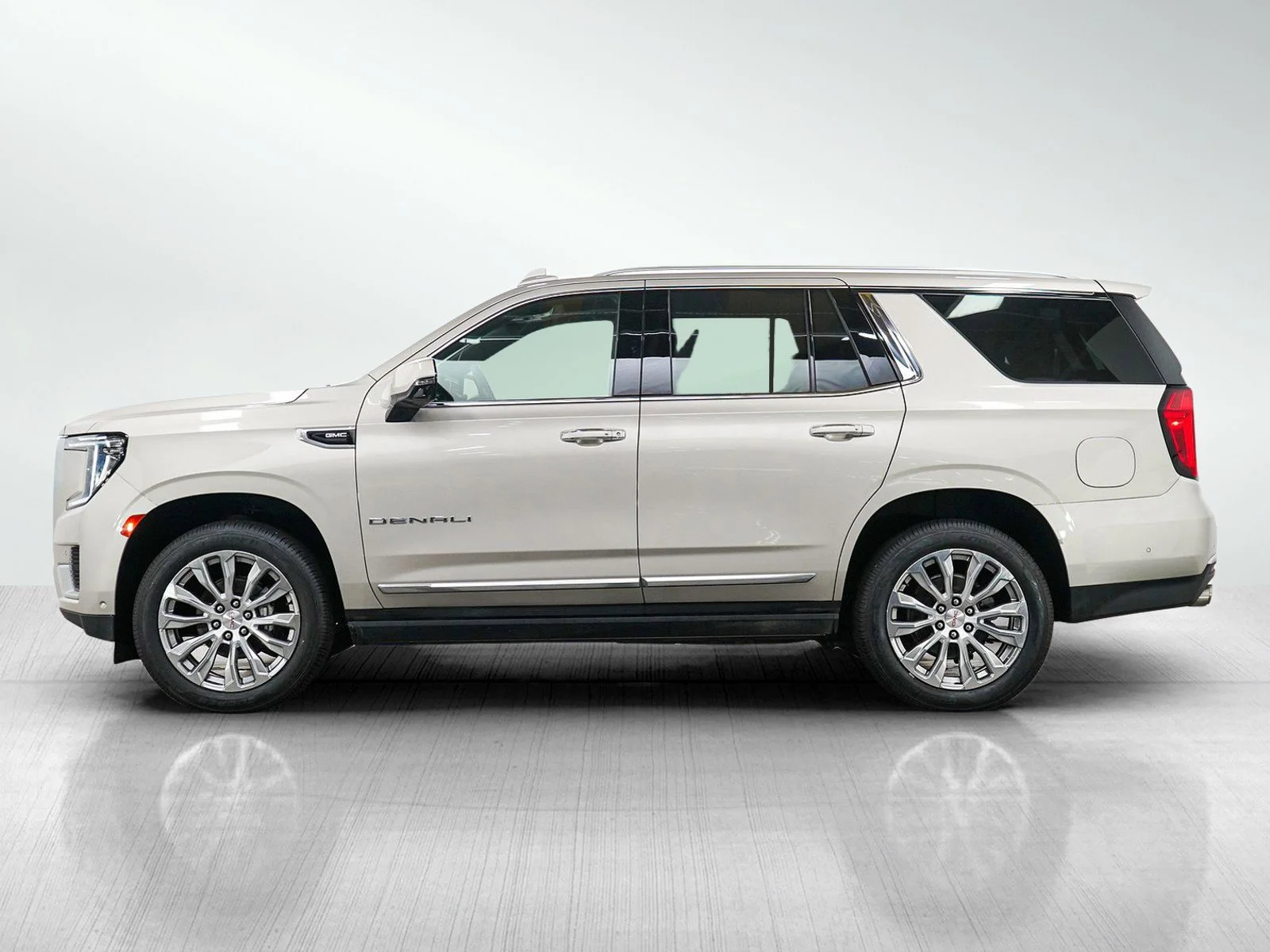 Used 2023 GMC Yukon Denali with VIN 1GKS2DKLXPR364907 for sale in Roseville, Minnesota