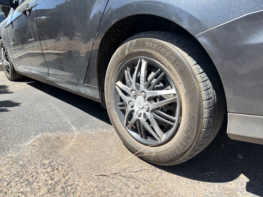 Used 2018 Magnetic Metallic Ford S image 8