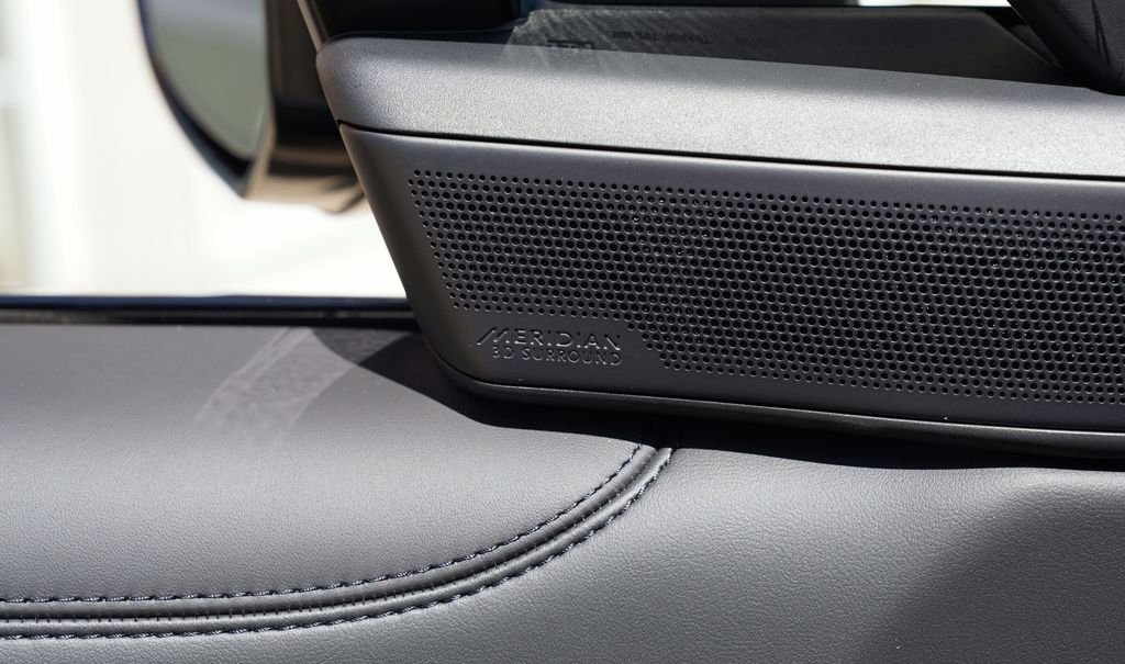 New 2026 Carpathian Grey Land Rover SE image 11