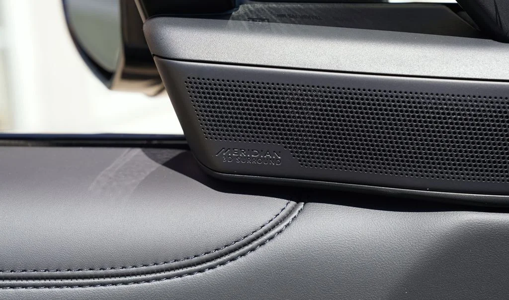 New 2026 Carpathian Grey Land Rover SE image 12