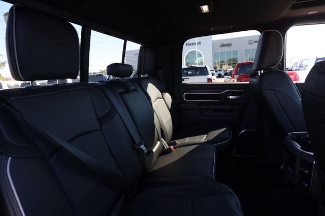 New 2026 Diamond Black Crystal Pearl-Coat Exterior Paint RAM Laramie Night Edition image 16