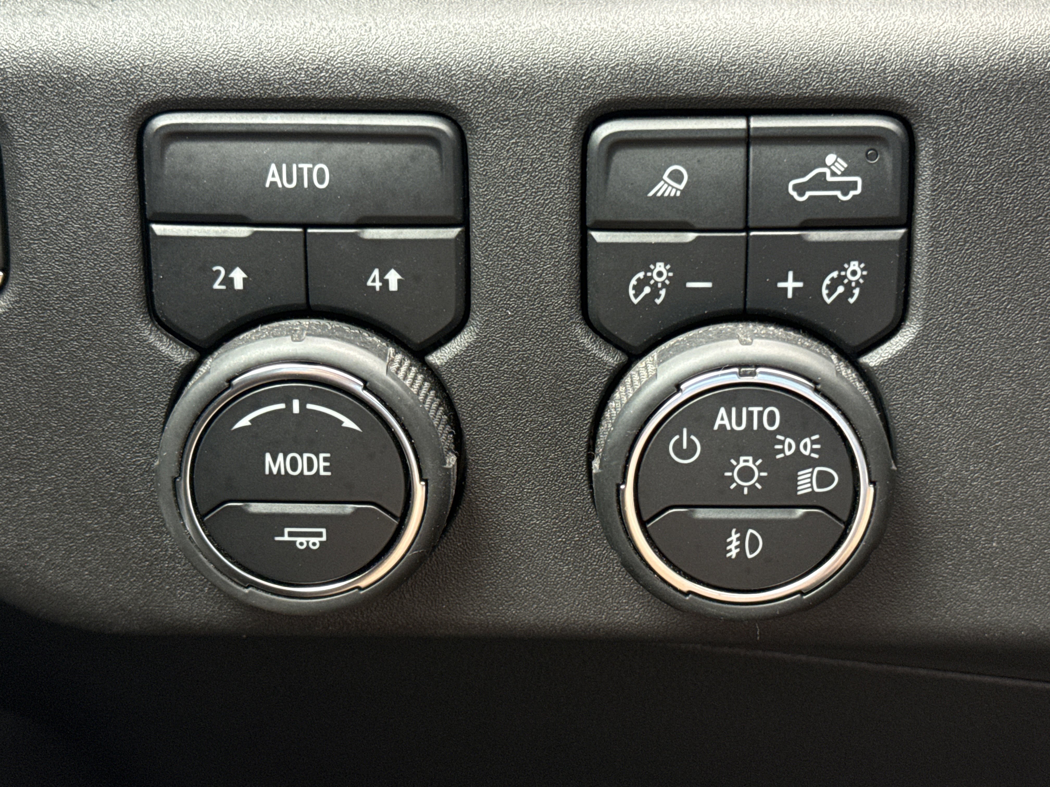 Used 2024 Summit White Chevrolet RST image 25