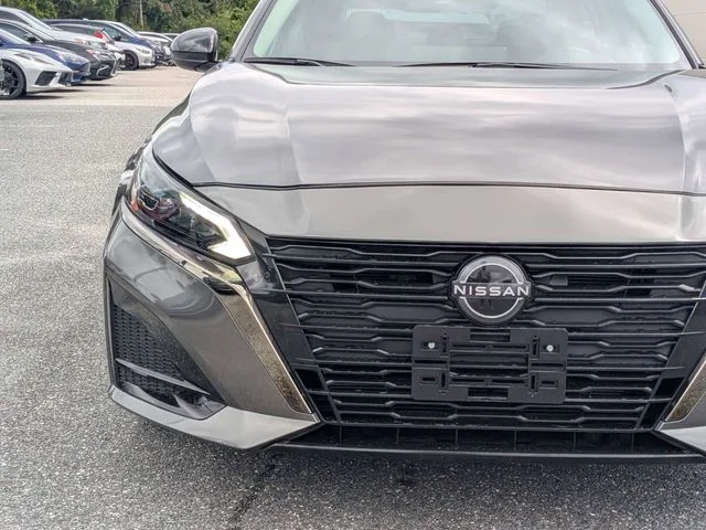 2024 Nissan Altima SR - Photo 9
