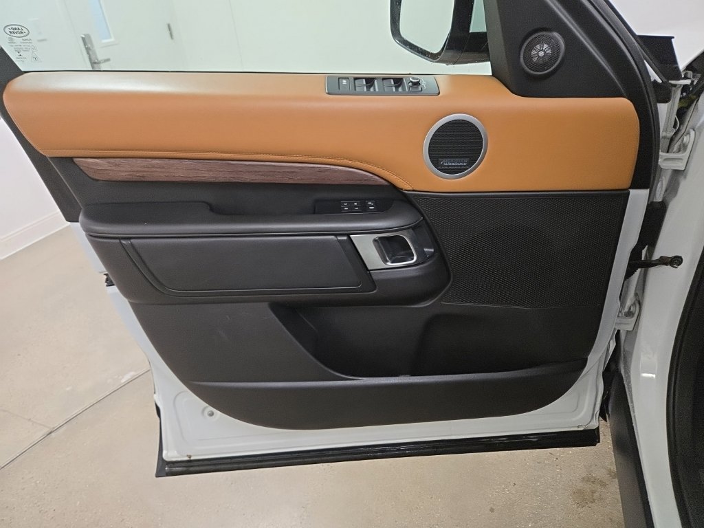 Used 2018 Fuji White Land Rover HSE Luxury image 19