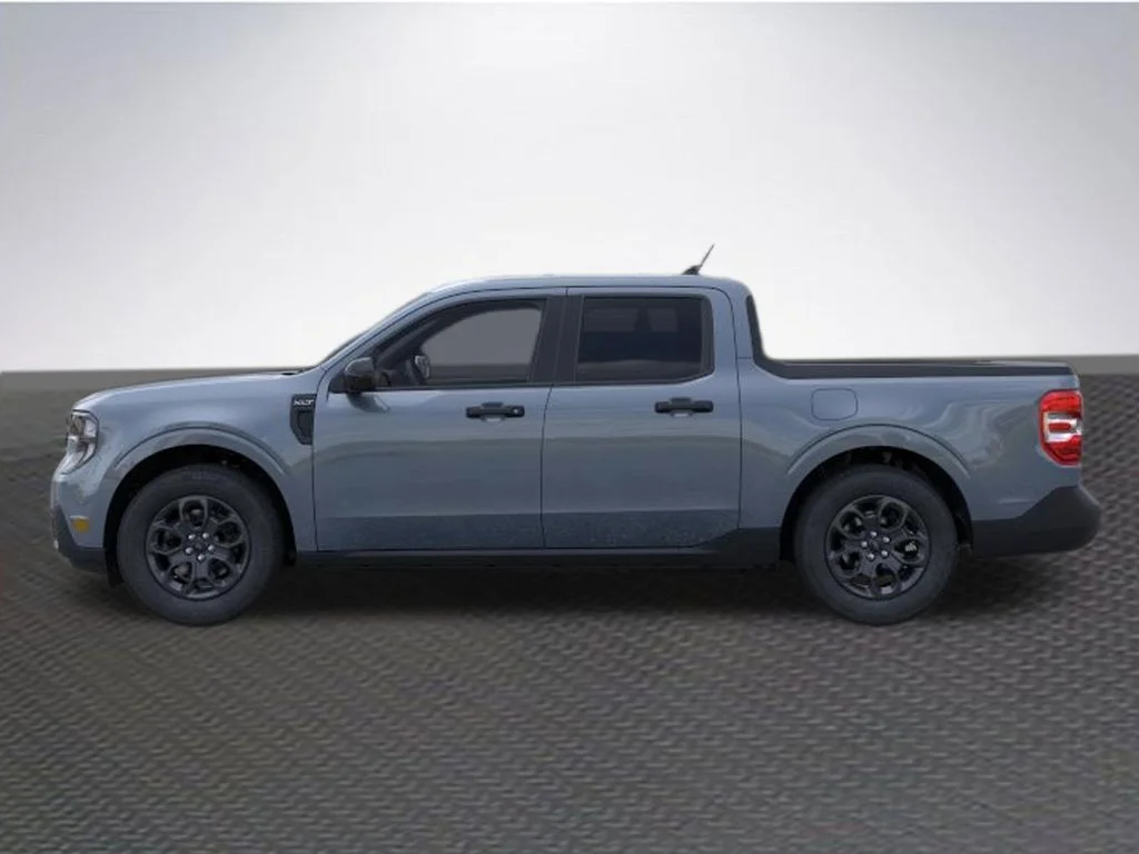 New 2026 Azure Gray Metallic Tri-Coat Ford XLT image 3