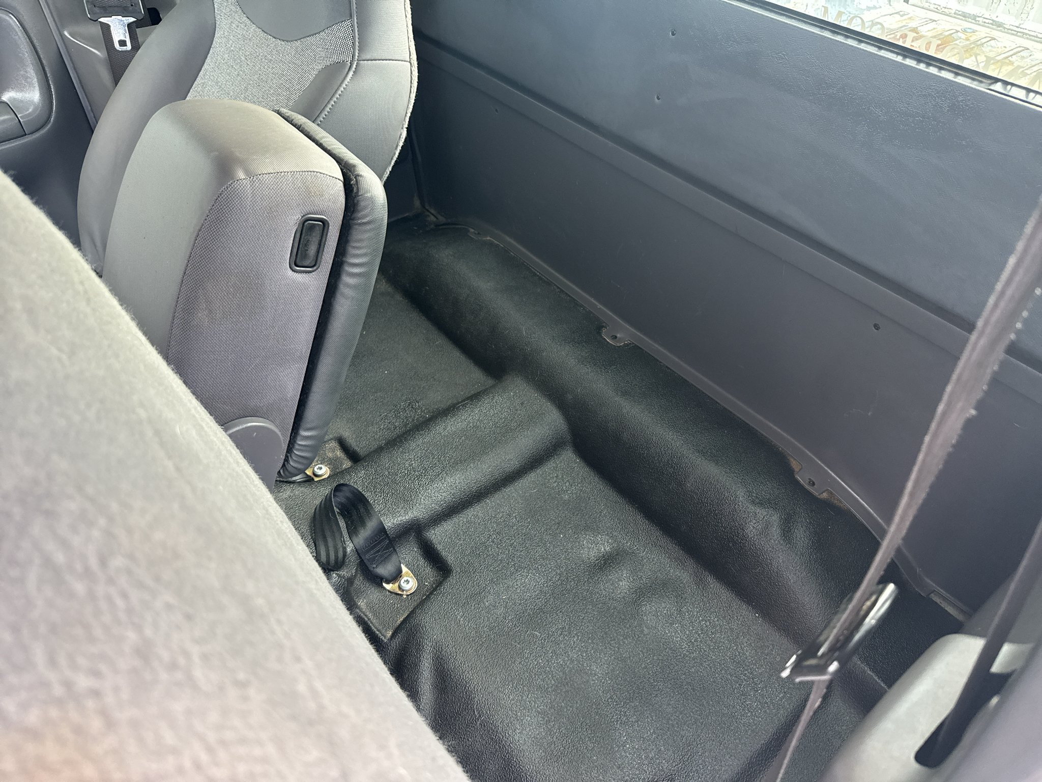 Used 2001 Oxford White Clearcoat Ford Edge image 11