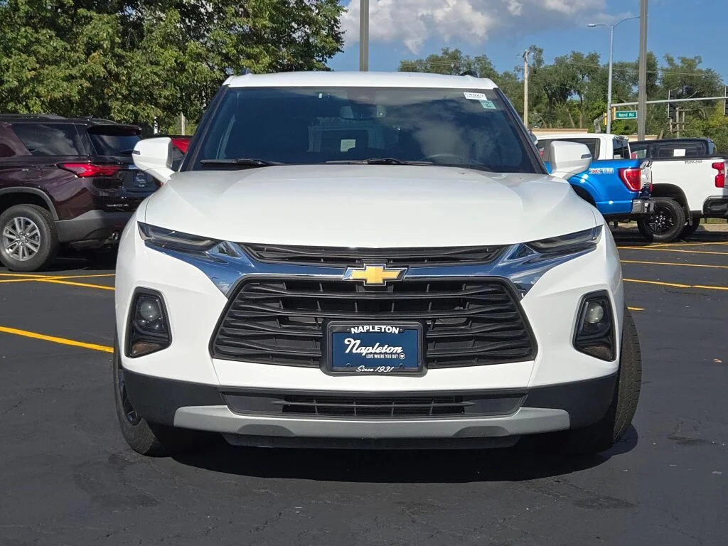 Used 2022 White Chevrolet LT image 4