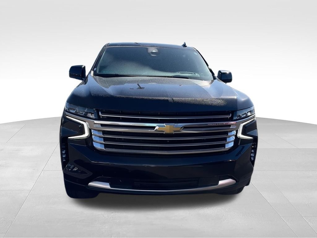 Used 2024 Gray Chevrolet High Country image 3
