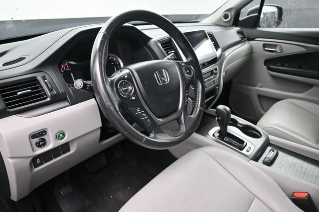 Used 2017 Modern Steel Metallic Honda EX-L image 18