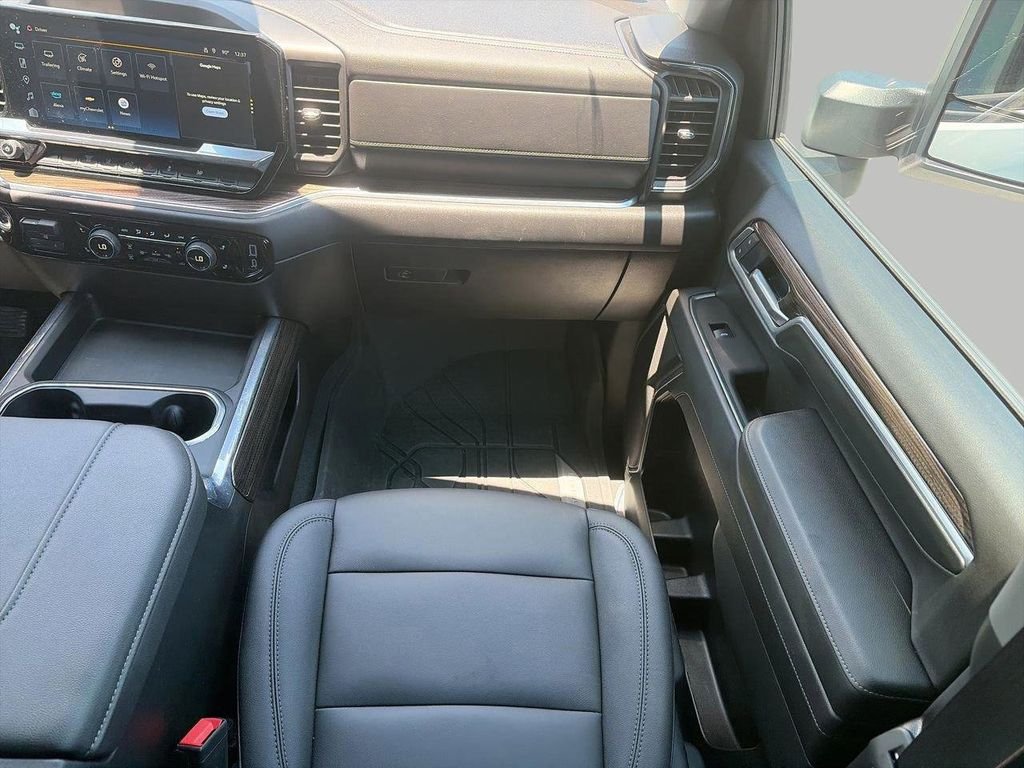 Used 2025 White Chevrolet LT image 12