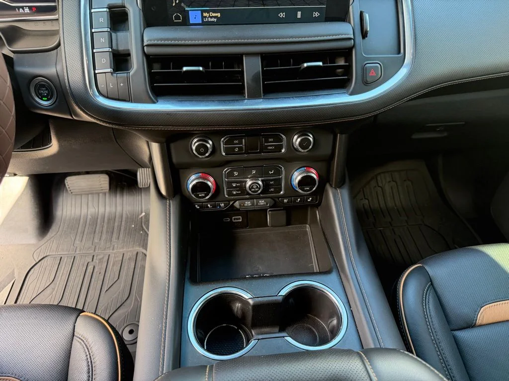 Used 2024 White GMC AT4 image 25