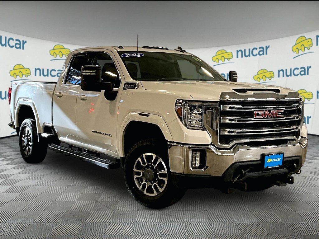 Used 2022 White GMC SLE image 1