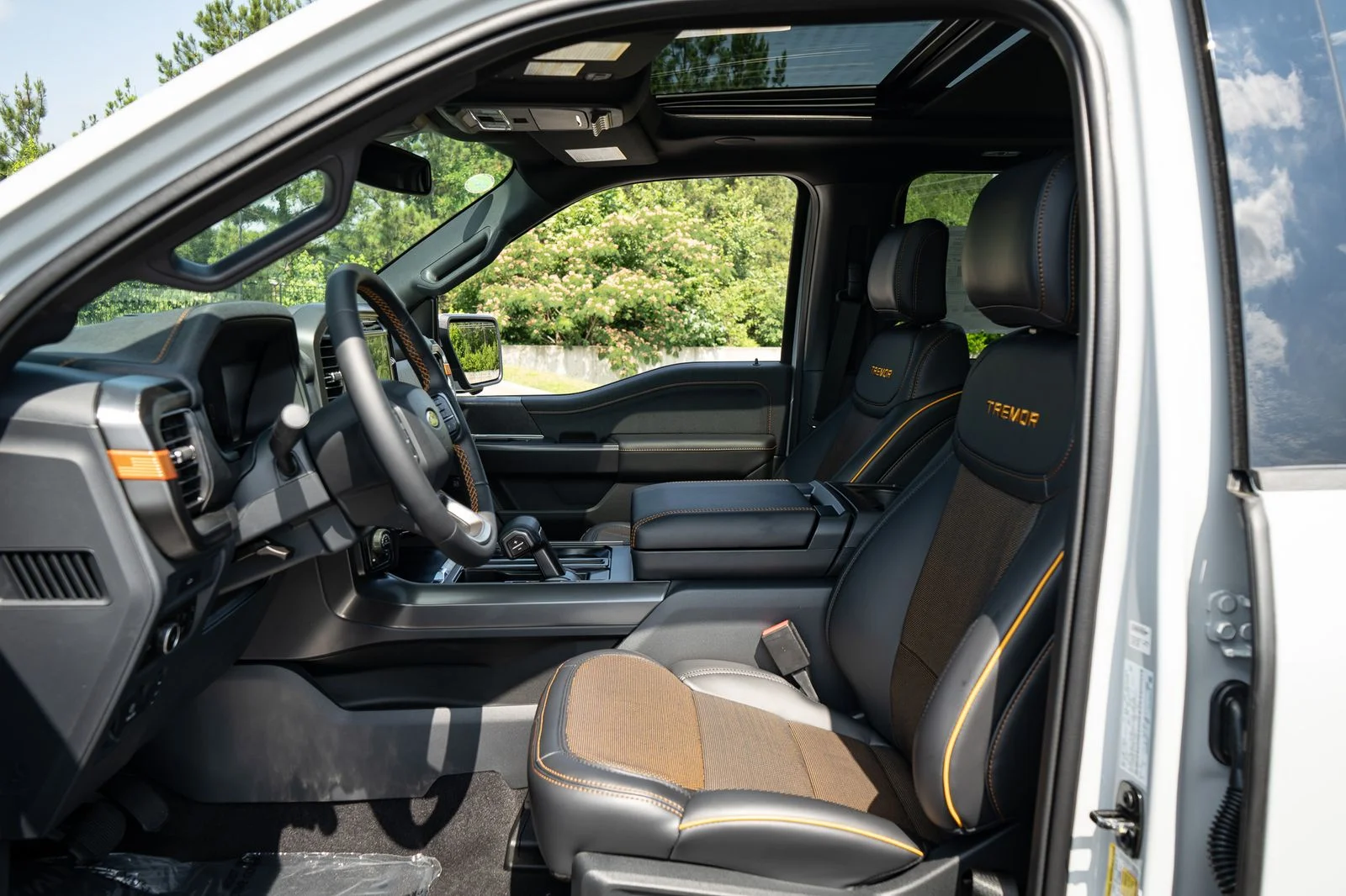 New 2026 White Ford Tremor image 27